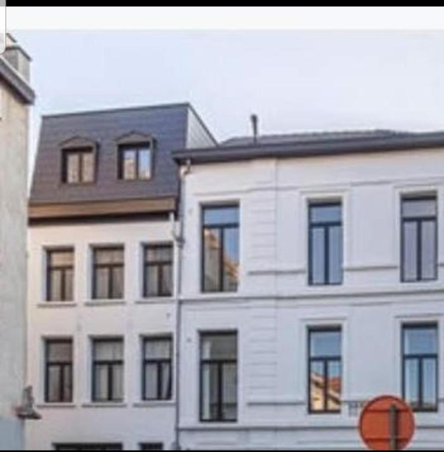 Uitzicht Op Het Mas Apartment Antwerp Luaran gambar